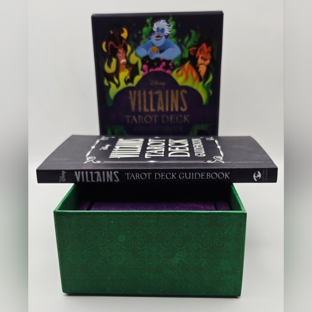 Disney Villains Tarot Card Deck with Guidebook | Insight Editions - Picture 8 of 13